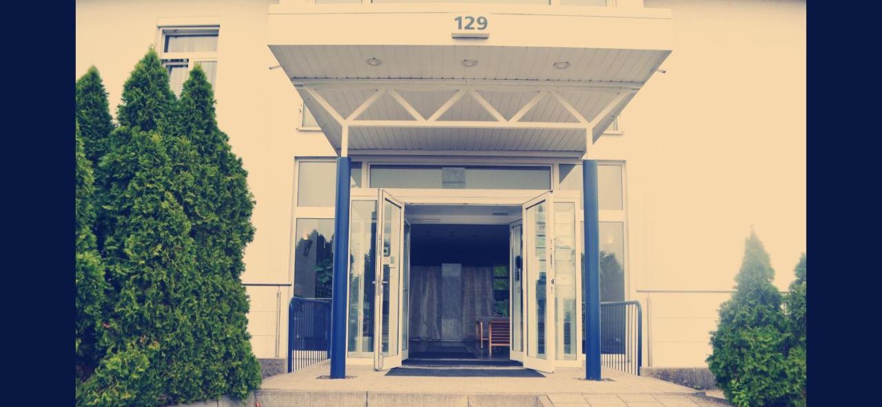 Sezer B&A Ug Bed and Breakfast Berlín Exterior foto